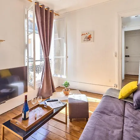 Bright Studio Just A Stone's Throw From The Bataclan Apartment