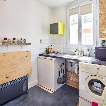 Bright Studio Just A Stone's Throw From The Bataclan Apartment
